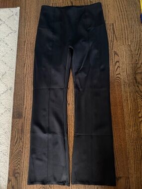 Spanx ™ Scuba Micro Flare Legging | Classic Black
Regular / XL